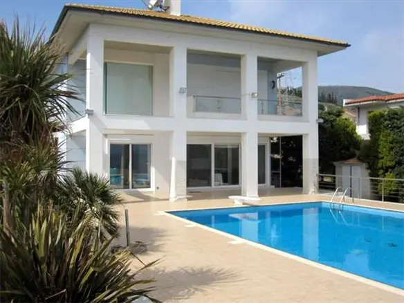 4-bedroom Villa In Antirrio, Greece (450 M²)