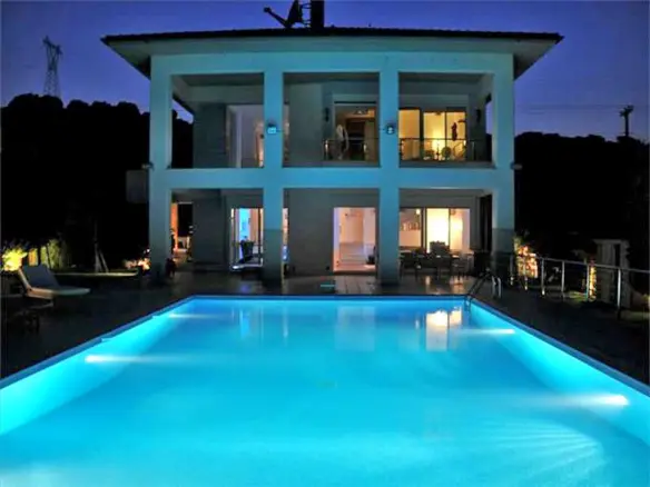 4-bedroom Villa In Antirrio, Greece (450 M²)