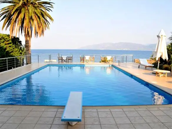 4-bedroom Villa In Antirrio, Greece (450 M²)