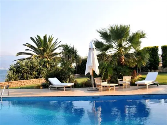 4-bedroom Villa In Antirrio, Greece (450 M²)