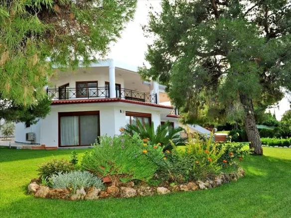 6-bedroom Villa In Loutraki-perachora, Greece (380 M²)