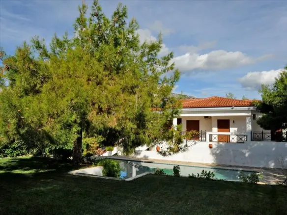 6-bedroom Villa In Loutraki-perachora, Greece (380 M²)