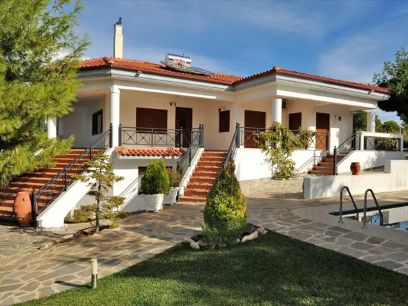 6-bedroom Villa In Loutraki-perachora, Greece (380 M²)