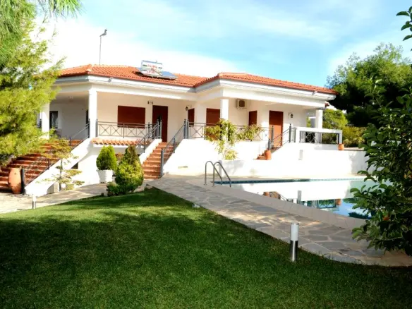 6-bedroom Villa In Loutraki-perachora, Greece (380 M²)