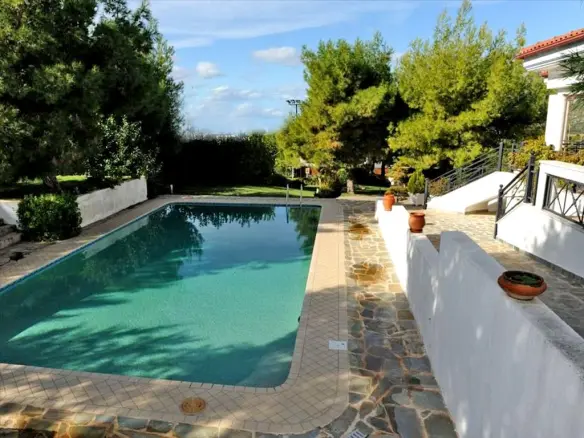 6-bedroom Villa In Loutraki-perachora, Greece (380 M²)