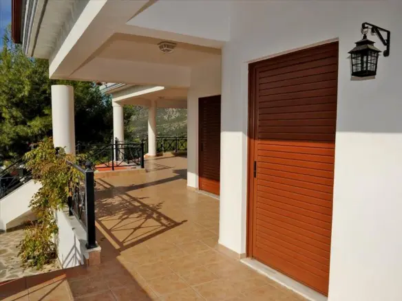 6-bedroom Villa In Loutraki-perachora, Greece (380 M²)