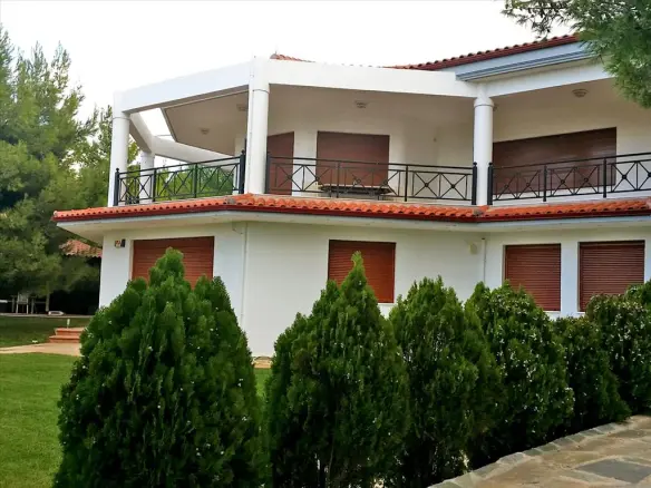 6-bedroom Villa In Loutraki-perachora, Greece (380 M²)