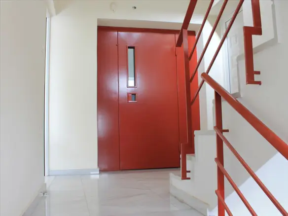 Business In Koropi, Greece (270 M²)