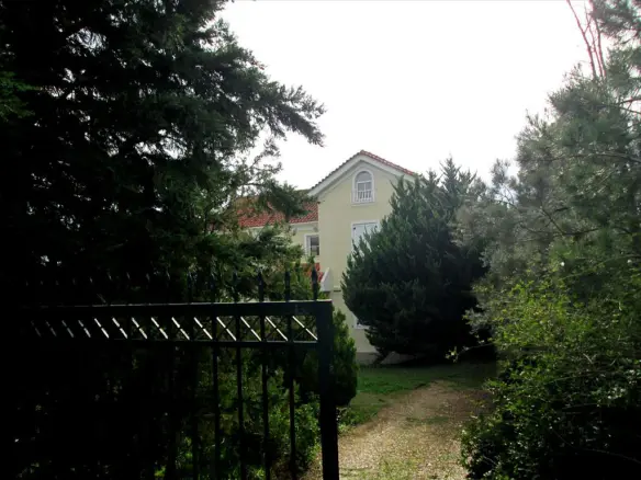 4-bedroom Detached House In Pikermi, Greece (330 M²)