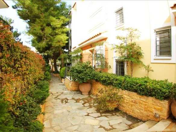 4-bedroom Flat In Greece (175 M²)