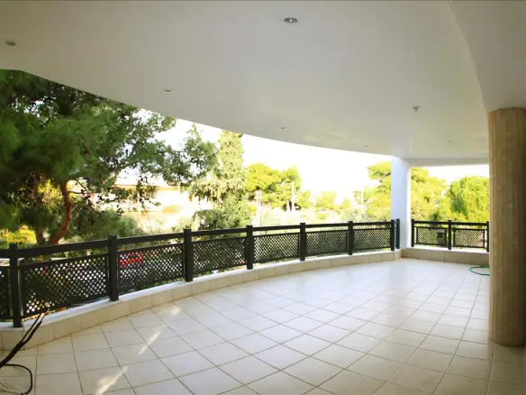 4-bedroom Flat In Greece (175 M²)