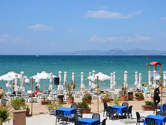 4-bedroom Flat In Greece (175 M²)