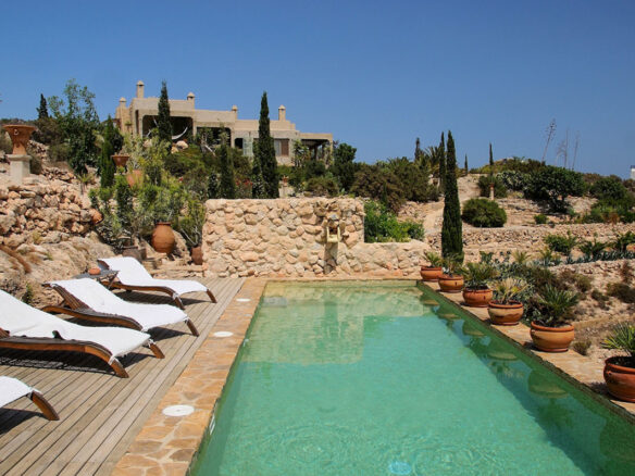 La Joya Estate With Multiple Bedrooms In Prime Location