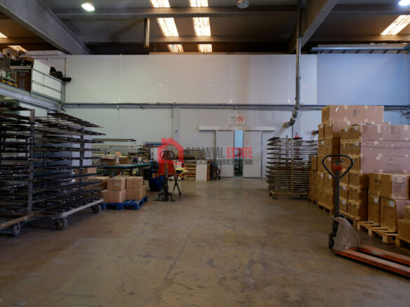 Industrial Building In Náquera (1.342 M²)