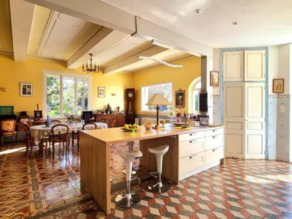 6-bedroom House In Beziers, France (311 M²)