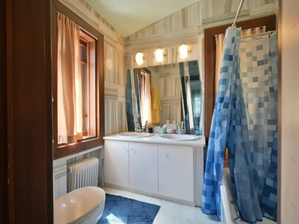 4-bedroom Detached House In Voula, Greece (304 M²)