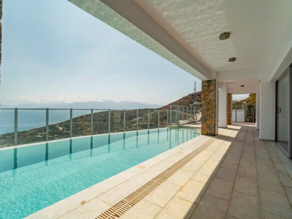 4-bedroom Villa In Agios Nikolaos, Greece (280 M²)