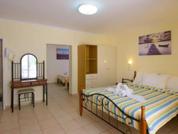Hotel In Agios Nikolaos, Greece (1.500 M²)
