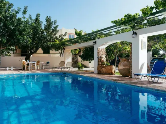 Hotel In Agios Nikolaos, Greece (1.500 M²)