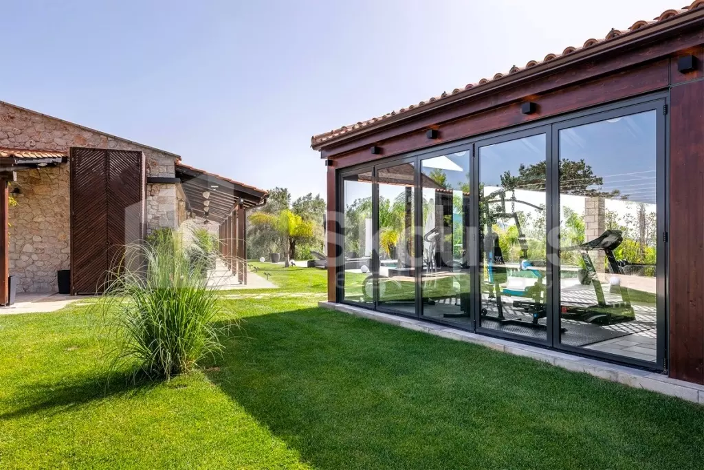 bc2561ac261348e1a2cf7fa95fbabde4