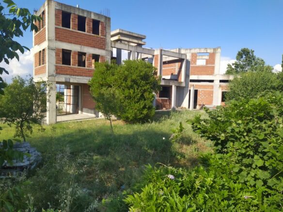 Building In Thermaikos, Greece (850 M²)