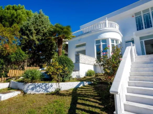 6-bedroom Villa In Oreokastro, Greece (584 M²)