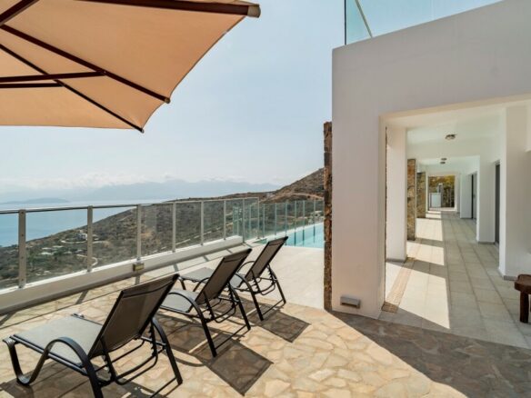 4-bedroom Villa In Agios Nikolaos, Greece (280 M²)