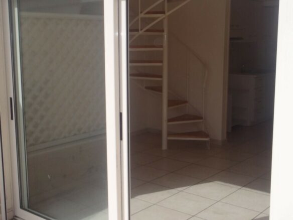 Business In Greece (580 M²)