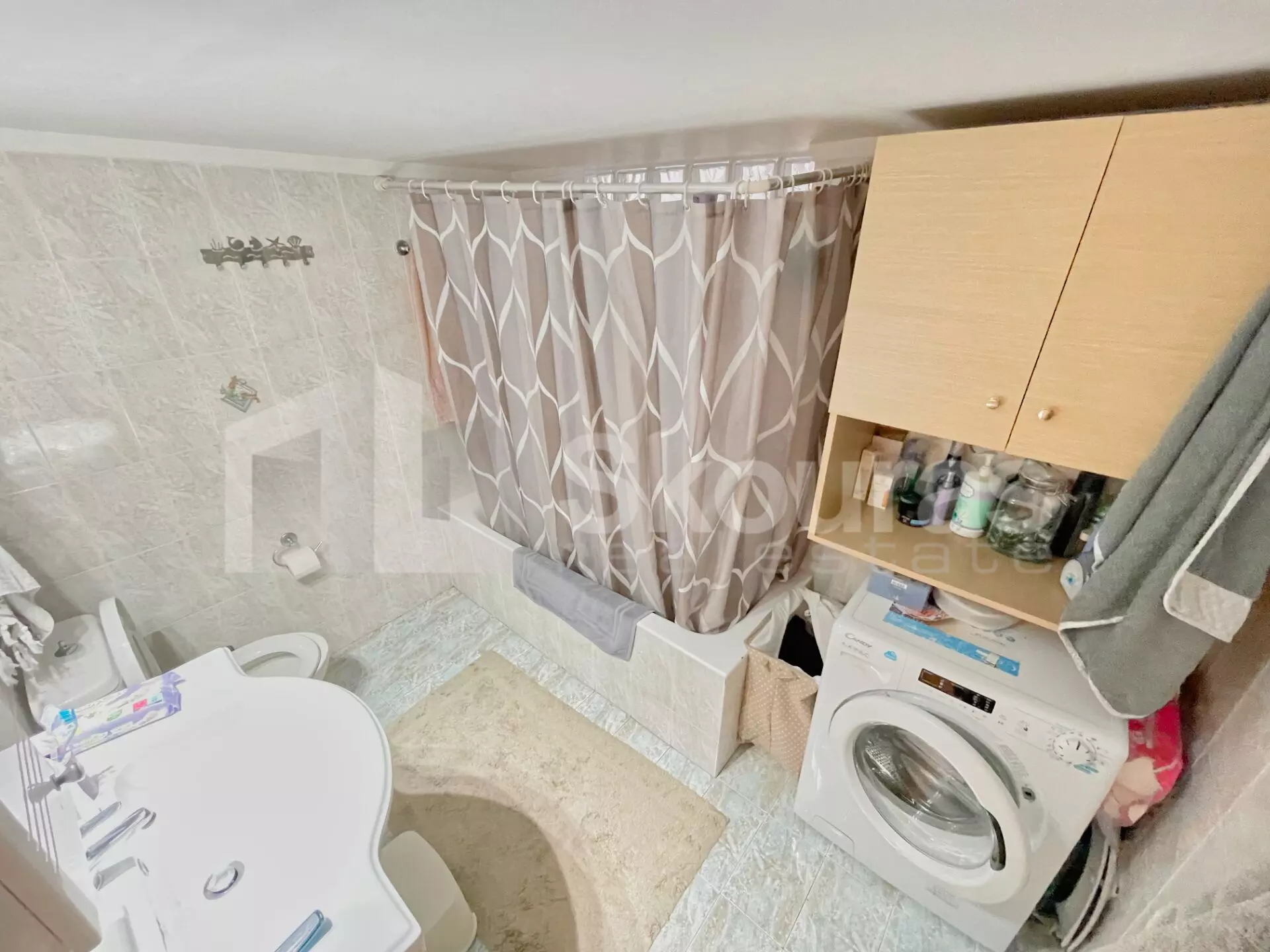 e04fd00ef90f4b42878edb62ff04f3d3