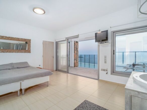 4-bedroom Villa In Agios Nikolaos, Greece (280 M²)