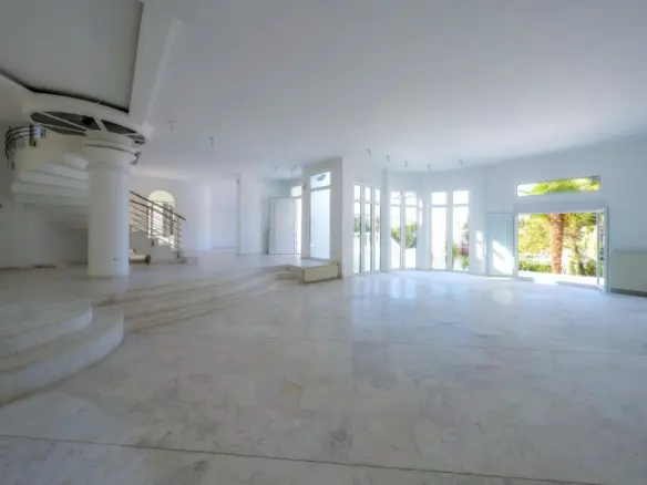 6-bedroom Villa In Oreokastro, Greece (584 M²)