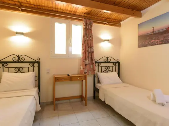 Hotel In Agios Nikolaos, Greece (1.500 M²)