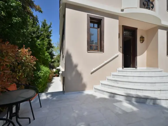 4-bedroom Detached House In Voula, Greece (304 M²)