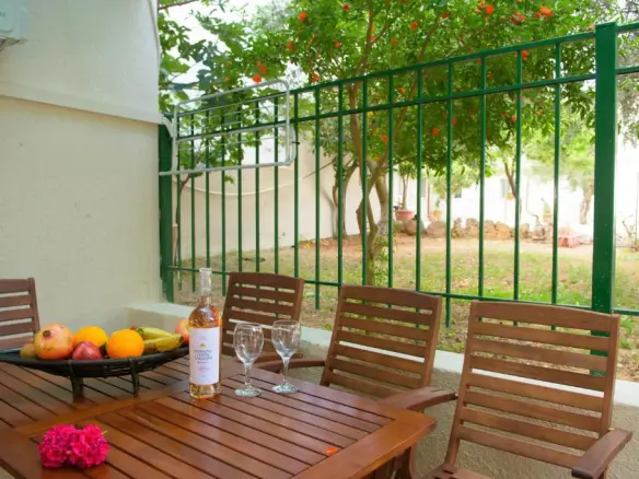 Hotel In Agios Nikolaos, Greece (1.500 M²)