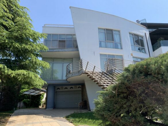 Spacious 400 M² Suburban Home Near Thessaloniki