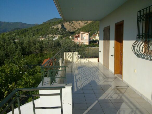 2-bedroom Detached House In Vilia, Greece (134 M²)