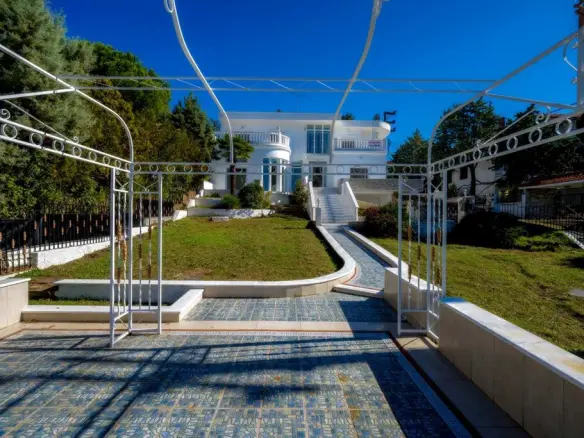 6-bedroom Villa In Oreokastro, Greece (584 M²)