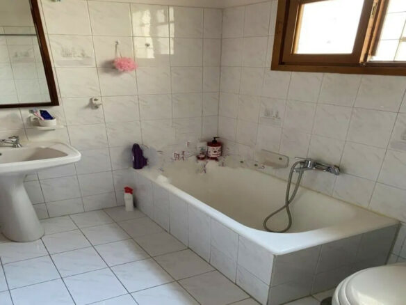 Flat In Greece (180 M²)