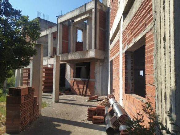 Building In Thermaikos, Greece (850 M²)