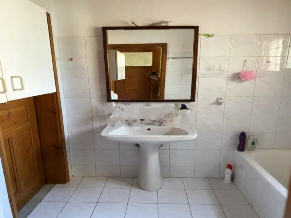 Flat In Greece (180 M²)