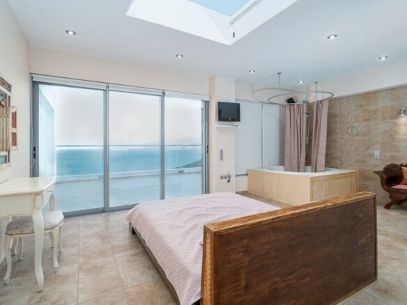 4-bedroom Villa In Agios Nikolaos, Greece (280 M²)