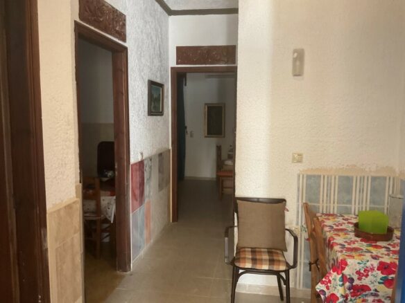 Business In Greece (670 M²)