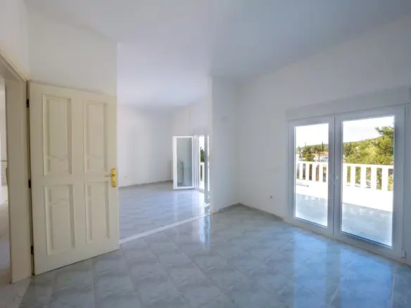 6-bedroom Villa In Oreokastro, Greece (584 M²)