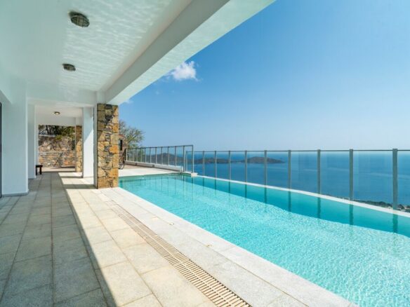4-bedroom Villa In Agios Nikolaos, Greece (280 M²)