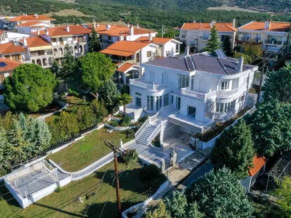 6-bedroom Villa In Oreokastro, Greece (584 M²)