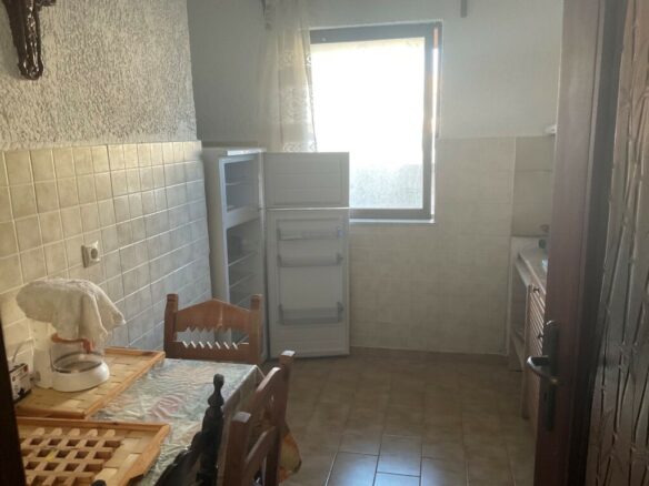 Business In Greece (670 M²)