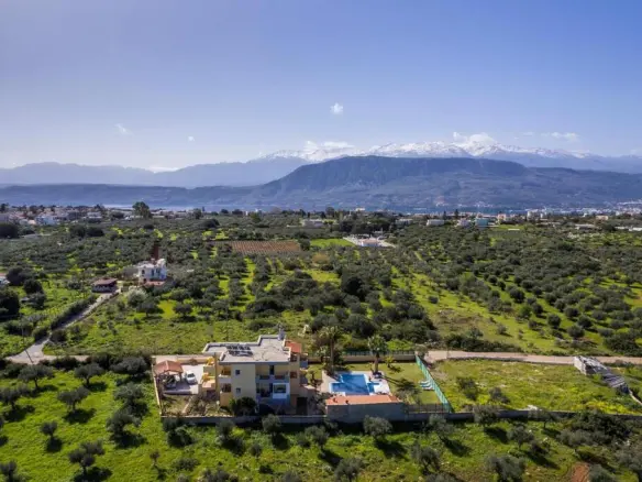 5-bedroom Business In Akrotiri, Greece (310 M²)