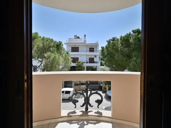 4-bedroom Detached House In Voula, Greece (304 M²)