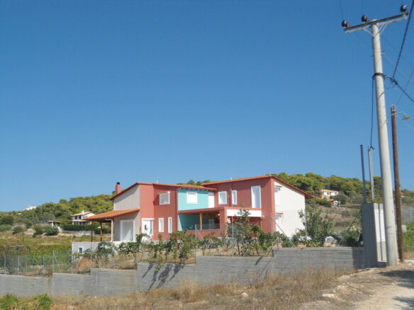 Detached House In Greece (375 M²)