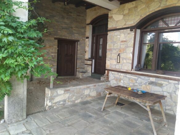 Building In Thermaikos, Greece (850 M²)
